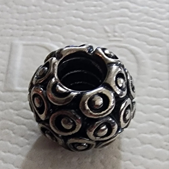 Pandora Celebration Charm - Picture 3 of 8